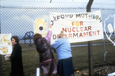 Sigrid M&oslash;ller: Greenham Common Pictures - Peace Ribbons.